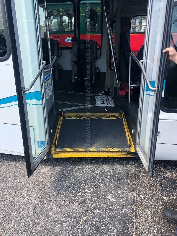 Uw aangepaste rolstoeltoegankelijke class-c crv met zonne-airconditioning