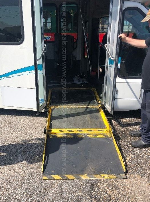 Uw aangepaste rolstoeltoegankelijke class-c crv met zonne-airconditioning
