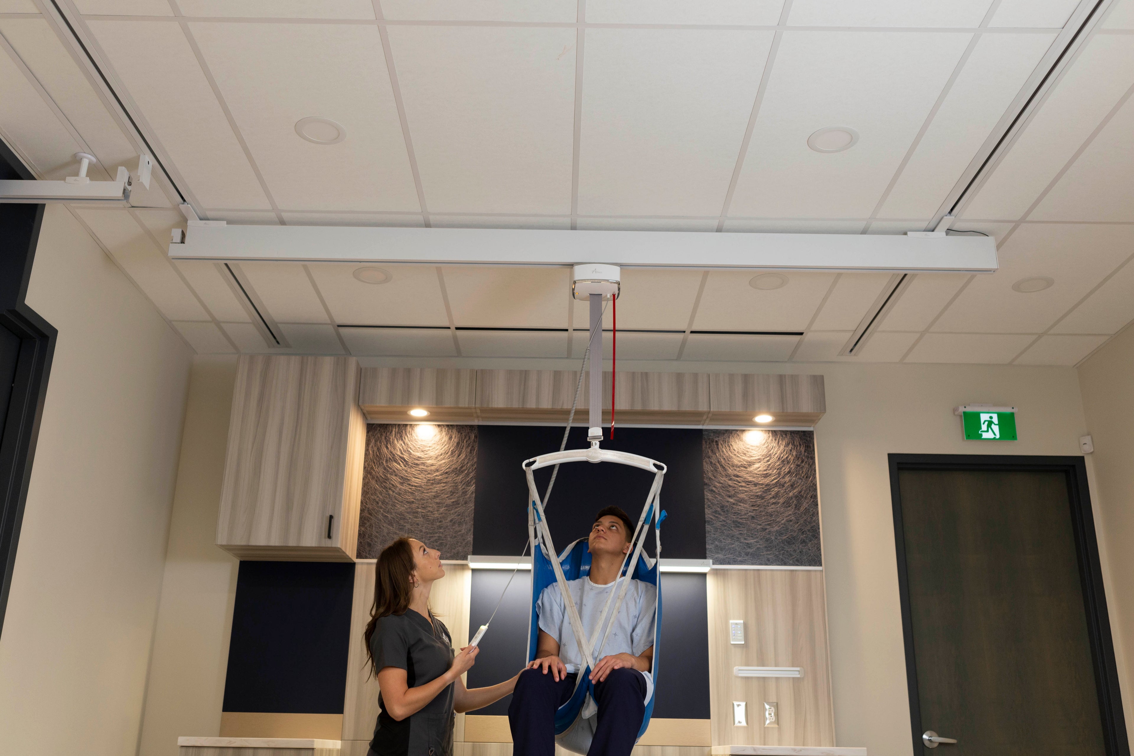 MedCare Heavy Duty C-1000 Lift + XY Track Bundle