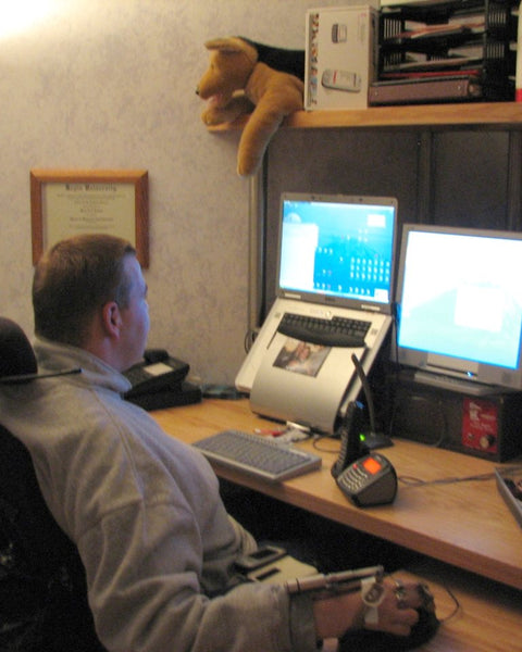 Quadriplegic_in_wheelchair_using_Maverick_Corner_Wheelchair_Desk_with_high_monitor_Shelf